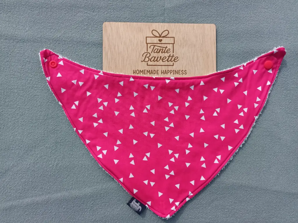 Zeverbavette - roze met witte driehoeken, zonder tekst