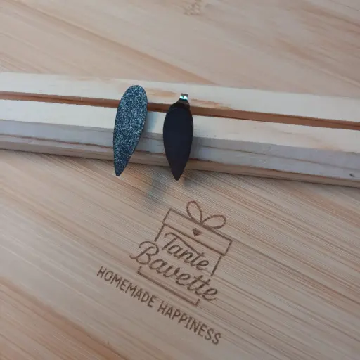 Stekertjes - lage druppels zwart metallic